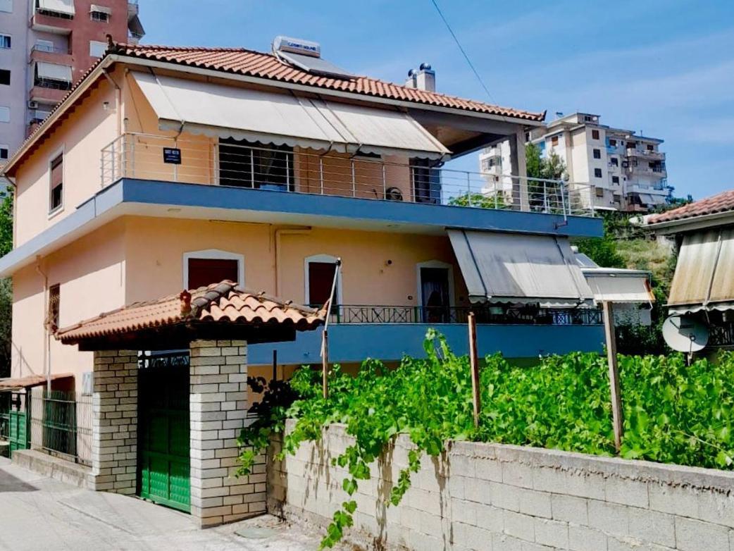 Appartamento George 1 Gjirokastër Esterno foto