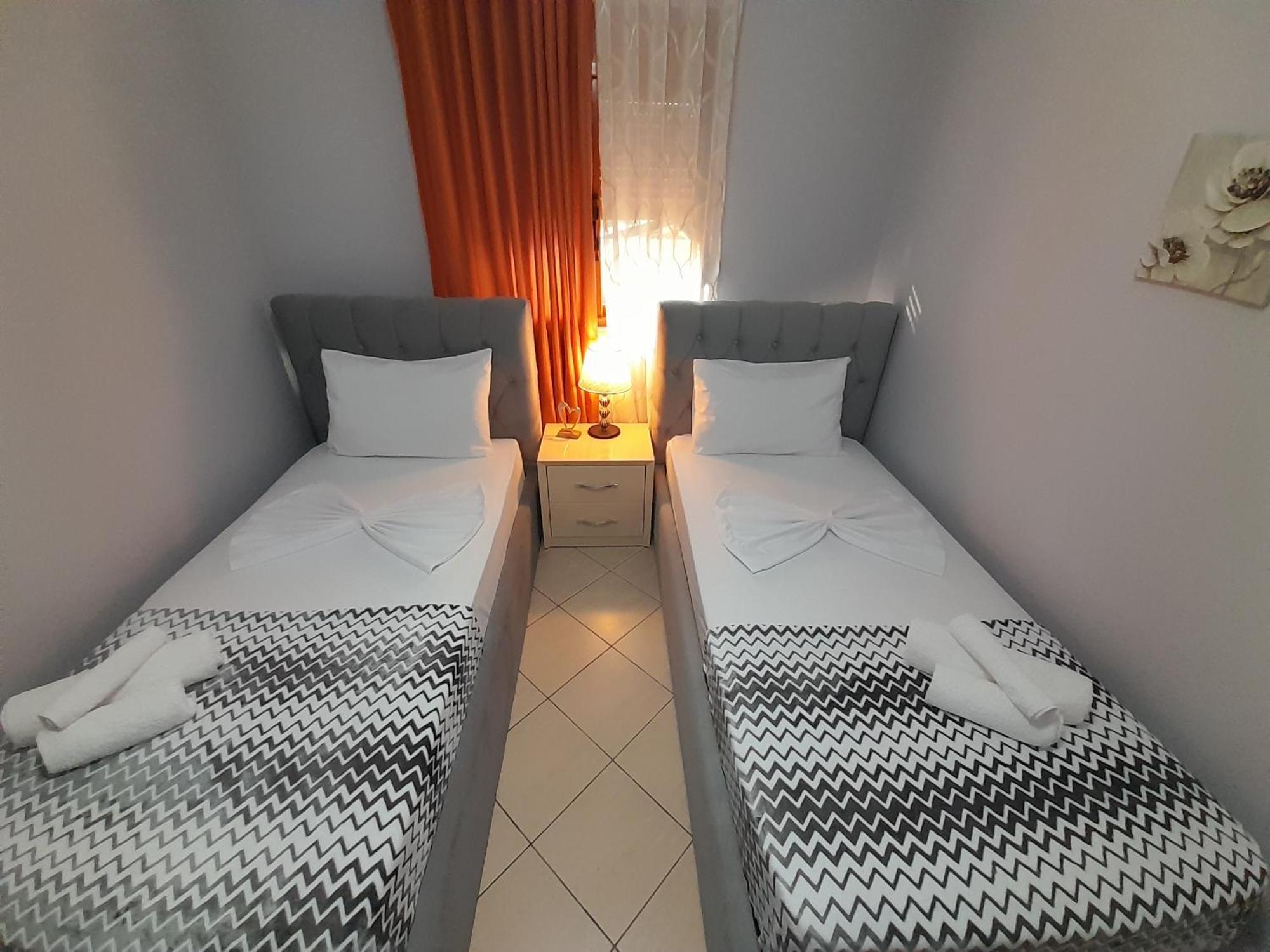 Appartamento George 1 Gjirokastër Esterno foto